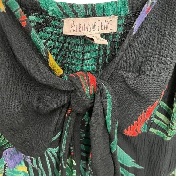 Patrons of Peace Tropical Crop Top Cut out Tie Ruffle Hem - Picture 3 of 3